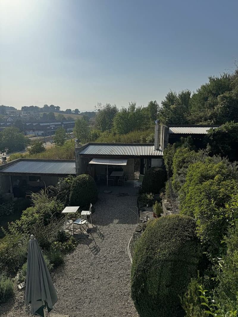 Zeitlose Architektur trifft auf überraschende Wohnqualität (16)