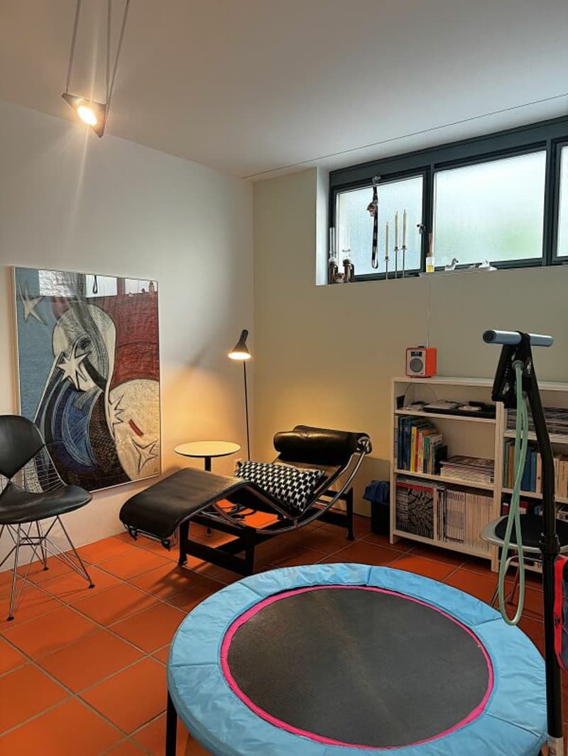 Zeitlose Architektur trifft auf überraschende Wohnqualität (24)