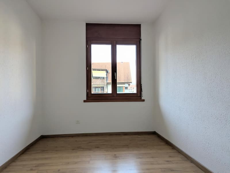 empty room, white walls, wooden floor, window with view