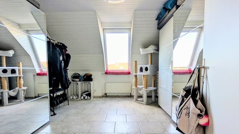 Lichtdurchflutet mit zwei Balkonen, Kamin & zwei Garagenboxen (16)