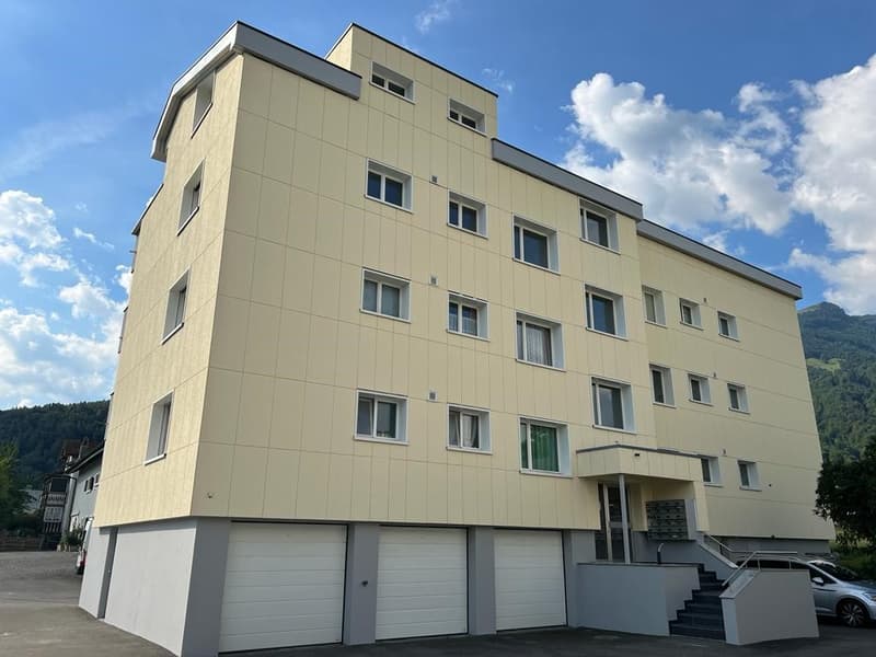 Schöne 2.5 Zimmerwohnung mit Balkon (1)
