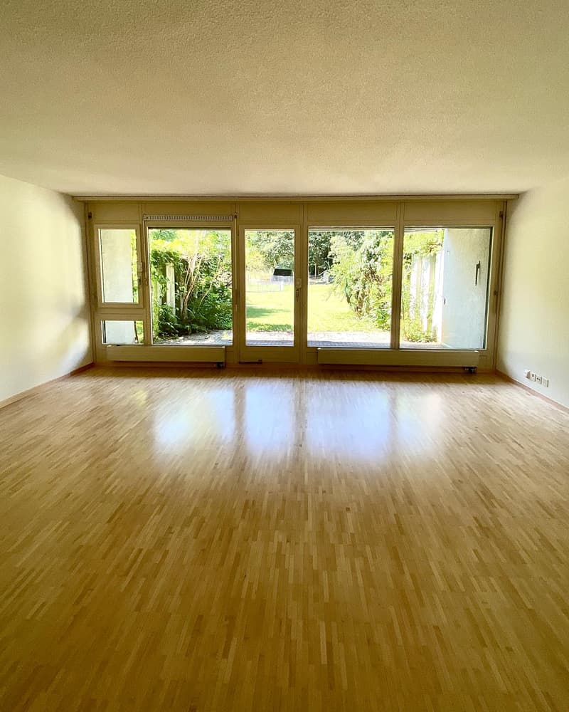 Charming 1 bedroom ground floor apartment with garden seating (2)