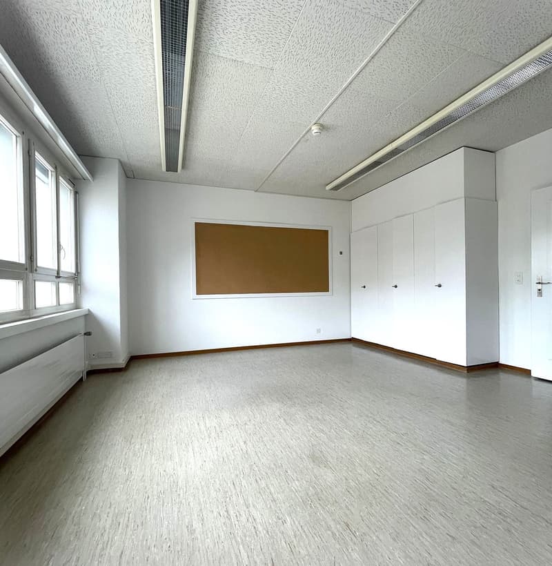 Two-room office in the Bernapark area (4)
