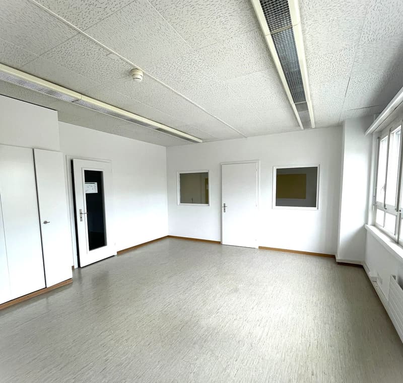 Two-room office in the Bernapark area (3)