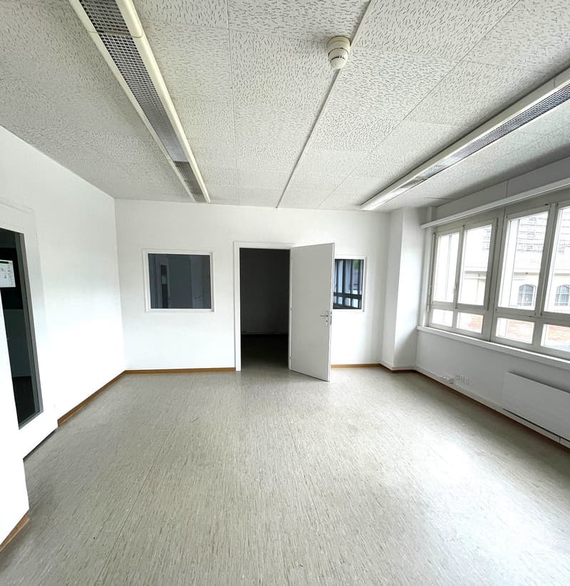 Two-room office in the Bernapark area (2)