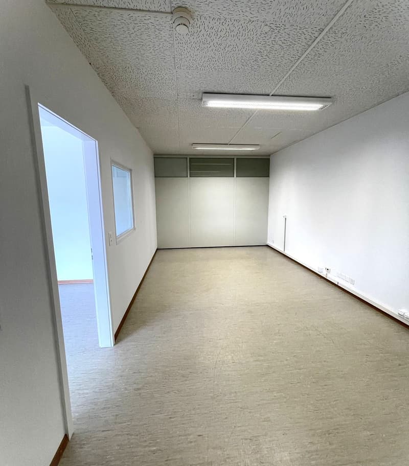 Two-room office in the Bernapark area (5)