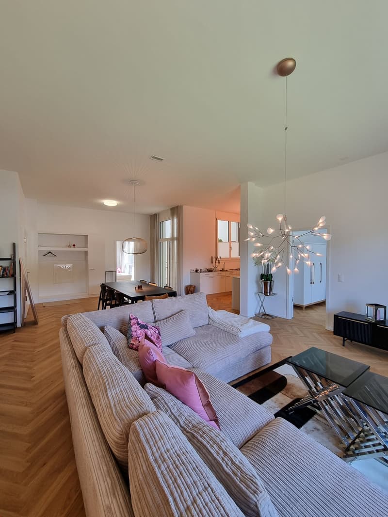 Moderne, stilvoll möblierte 4.5-Zimmerwohnung mit hochwertiger Ausstattung (4)