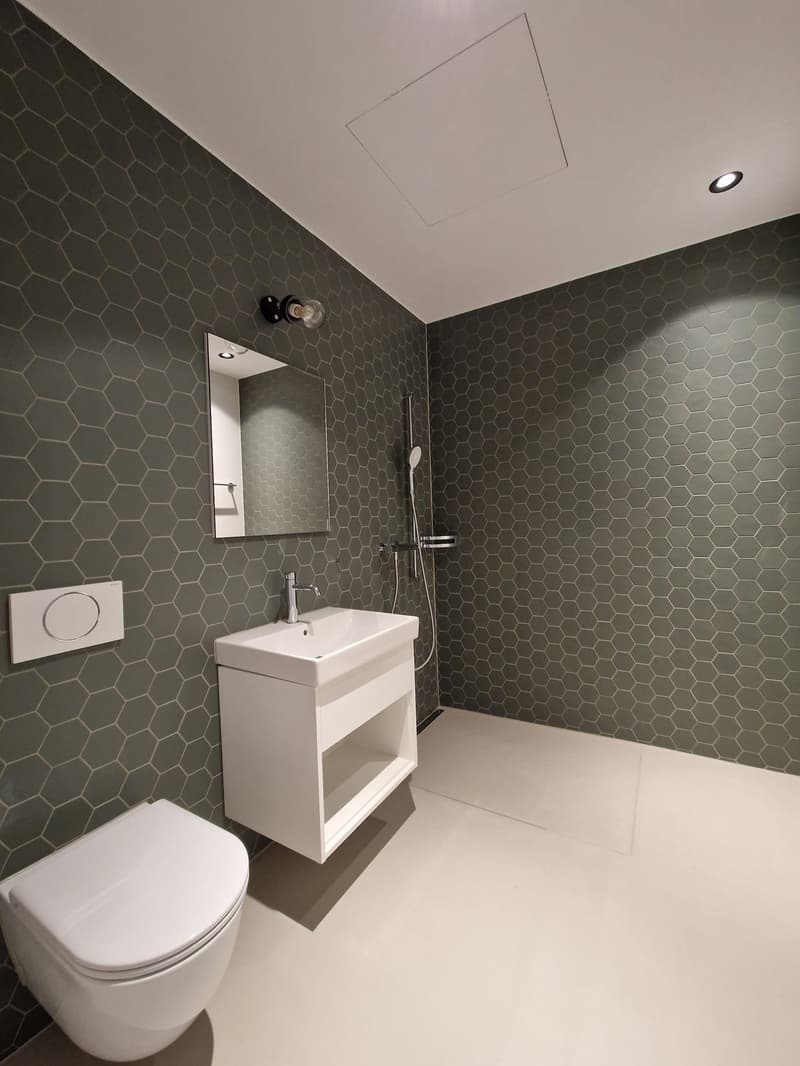 Modernes 3-Zimmer-Loft mit Industriecharme und freistehender Badewanne (7)