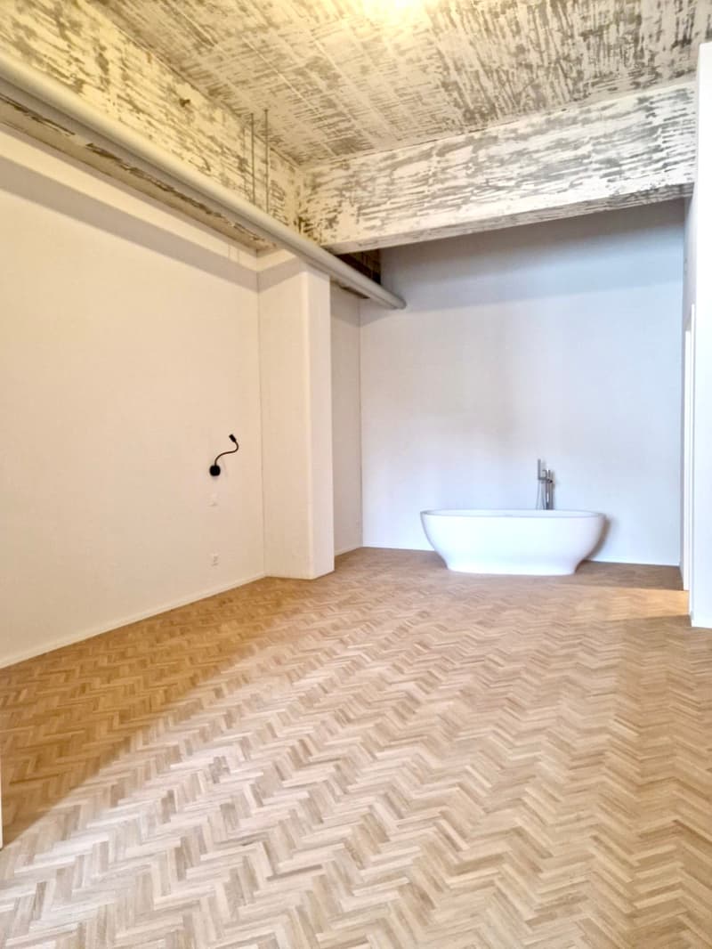 Modernes 3-Zimmer-Loft mit Industriecharme und freistehender Badewanne (5)