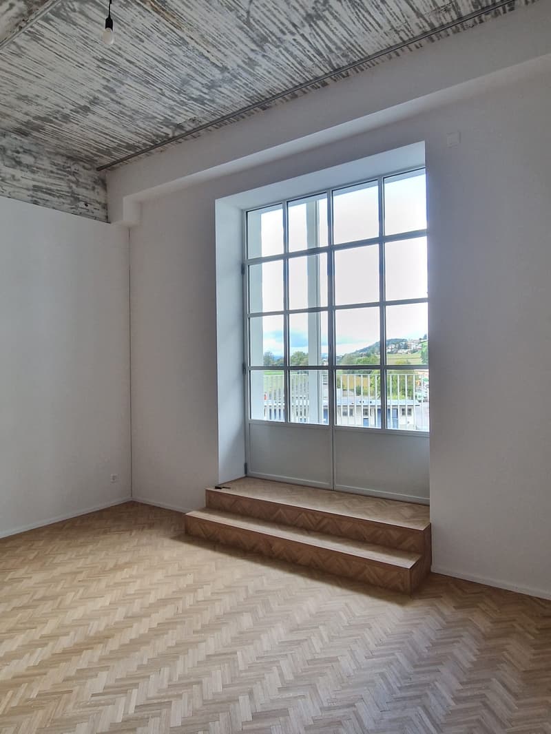 Modernes 3-Zimmer-Loft mit Industriecharme und freistehender Badewanne (8)