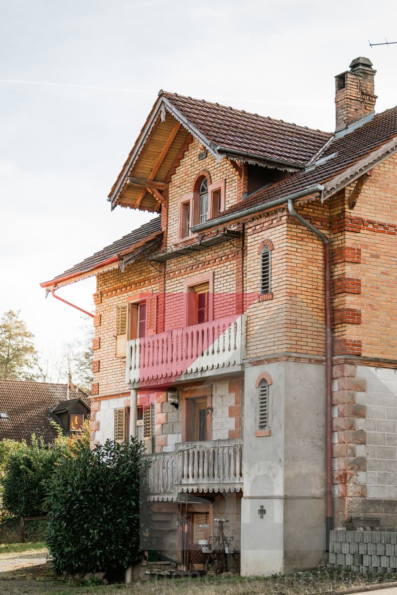Casa di villaggio di carattere su un lotto di 1005m2 nella zona centrale (2)