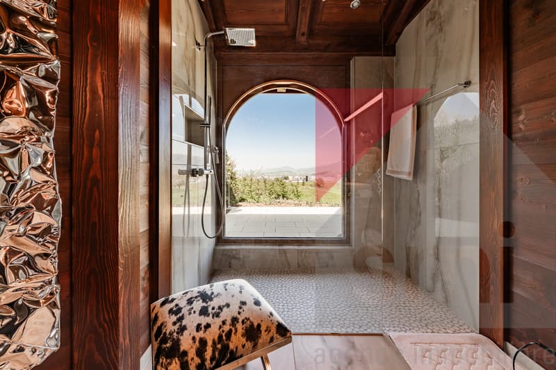 Chalet exclusif, entièrement rénové et meublé, dans un coin de paradis (11)
