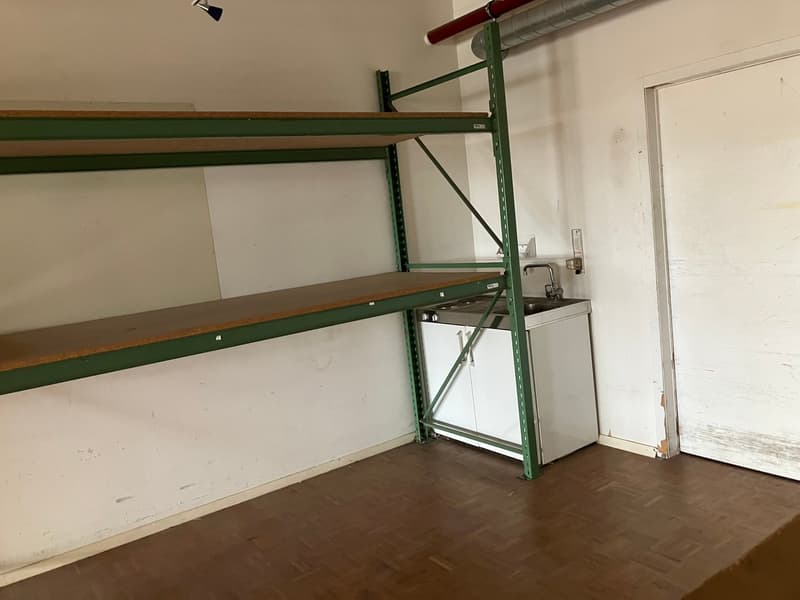 Ampio spazio commerciale per uso temporaneo (5)