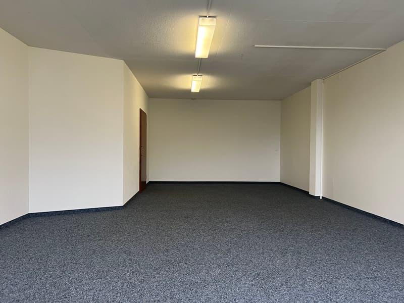 Espace commercial accessible en fauteuil roulant dans le centre de Frutigen (2)