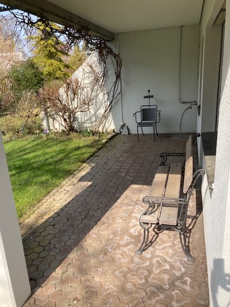 3.5 or 4.5 room row-end single-family house in top condition (108 m2) with large garden complex (12)