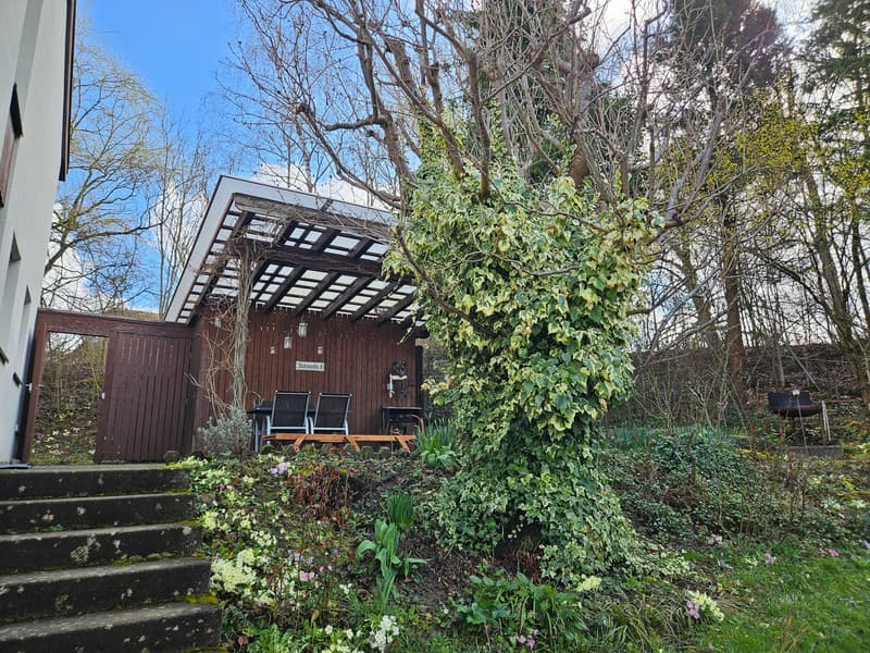 3.5 or 4.5 room row-end single-family house in top condition (108 m2) with large garden complex (10)