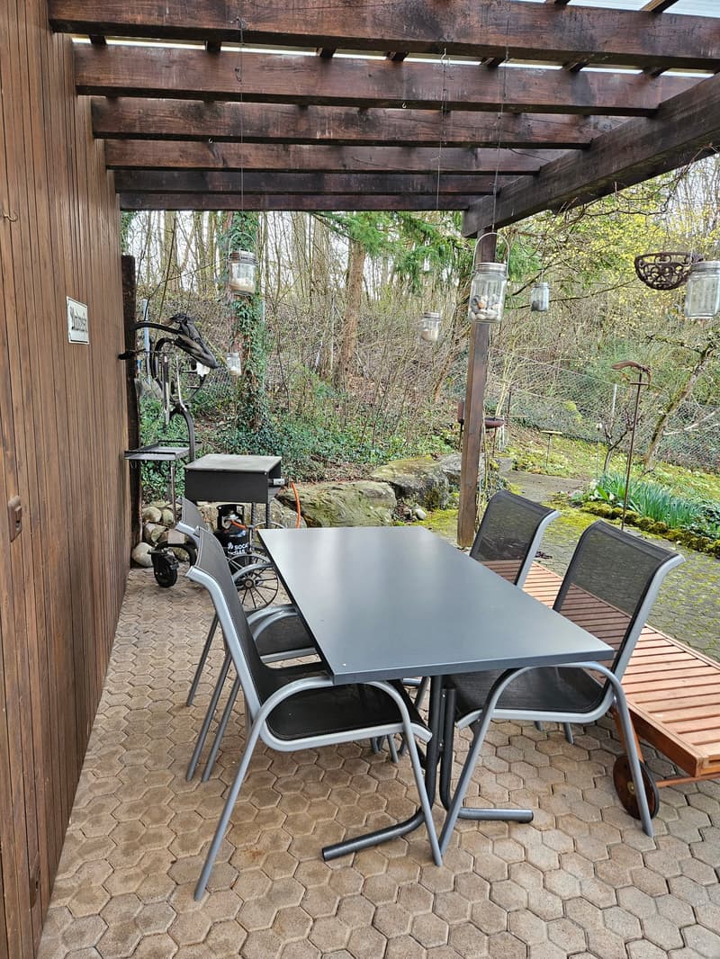 3.5 or 4.5 room row-end single-family house in top condition (108 m2) with large garden complex (9)