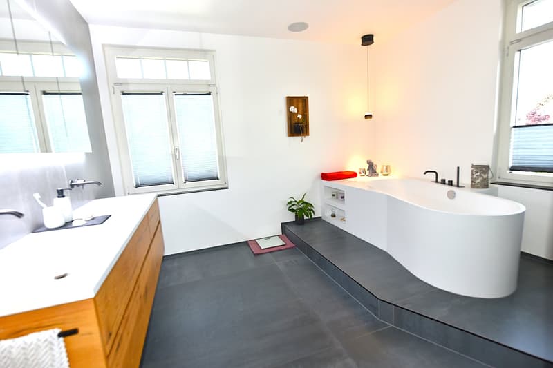 grosses Bad im OG