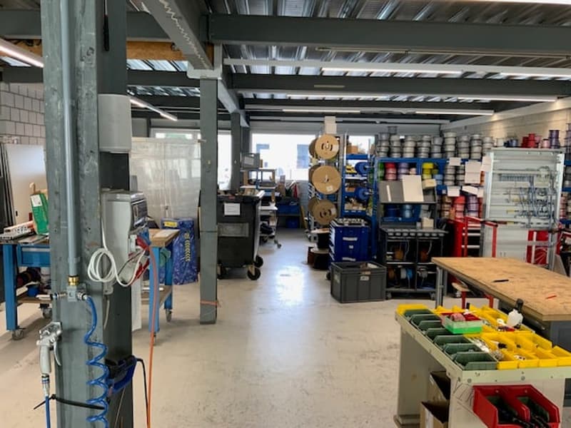 Spazi industriali e uffici ristrutturati in affitto a Murten (11)