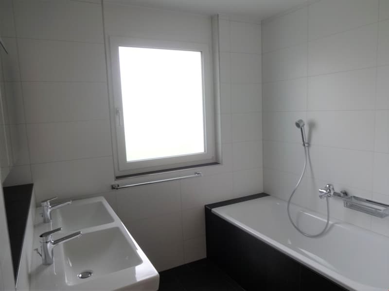 Moderne 4.5-Zimmerwohnung mit grosszügigem Balkon (6)