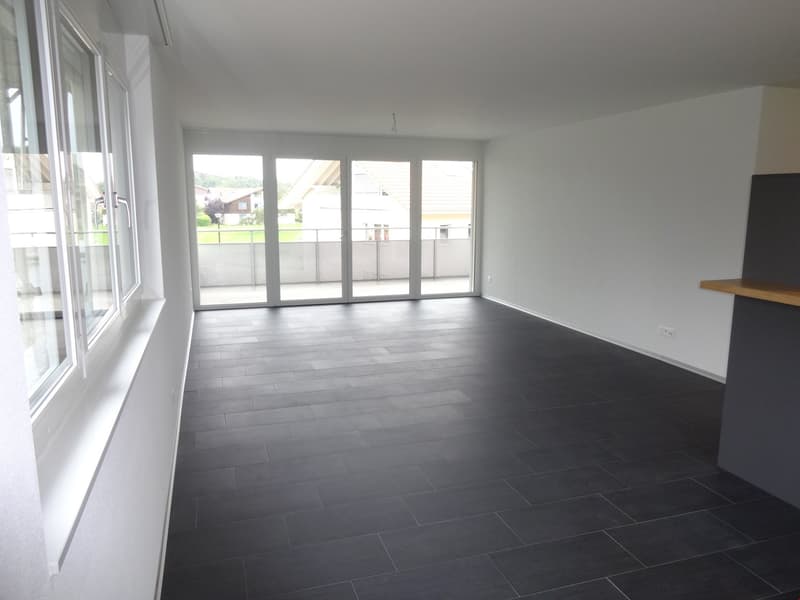Moderne 4.5-Zimmerwohnung mit grosszügigem Balkon (4)