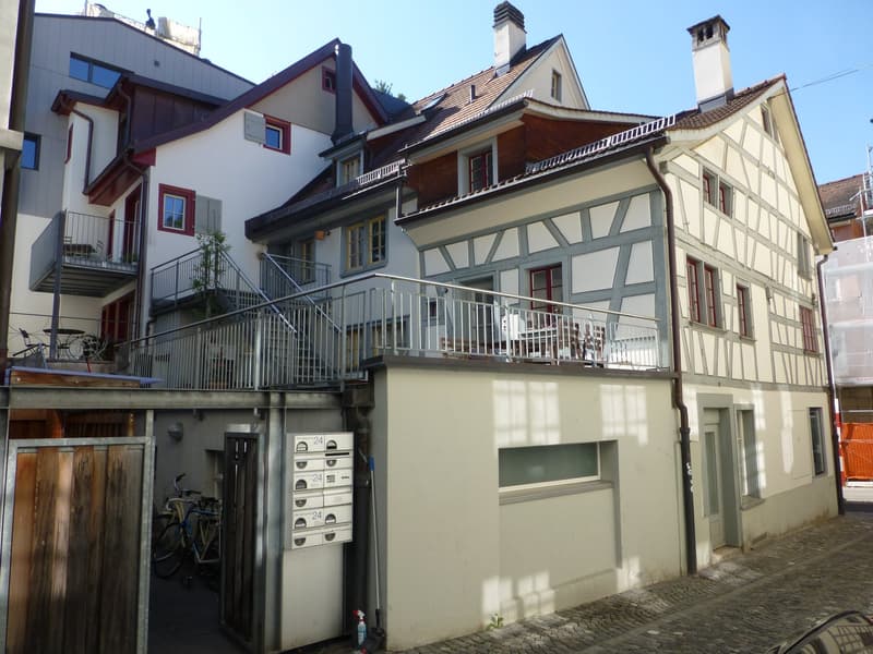 Charmante 4-Zimmer-Altbauwohnung mit Terasse in der Altstadt von St. Gallen (1)