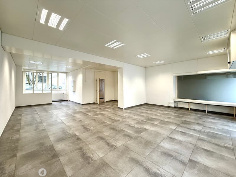 Stilvolle Gewerbefläche in Biel-Mett – ideal für Beauty, Praxis oder Büro (4)