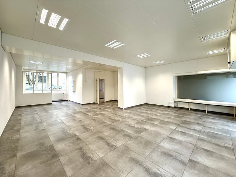 Spazio commerciale elegante a Biel-Mett – ideale per la bellezza, lo studio o l'ufficio (3)
