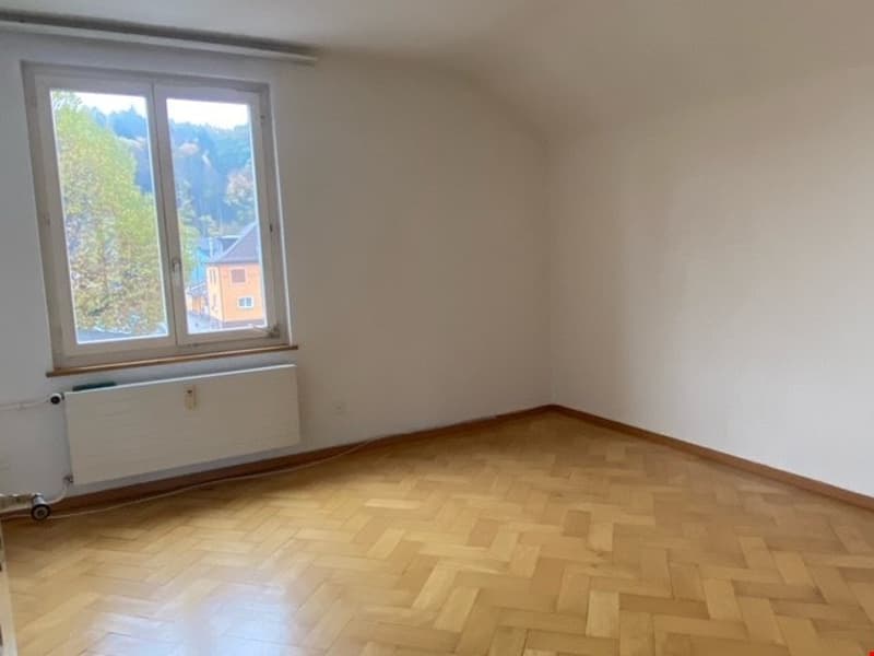 empty room, wooden floor, white walls, large window, radiator