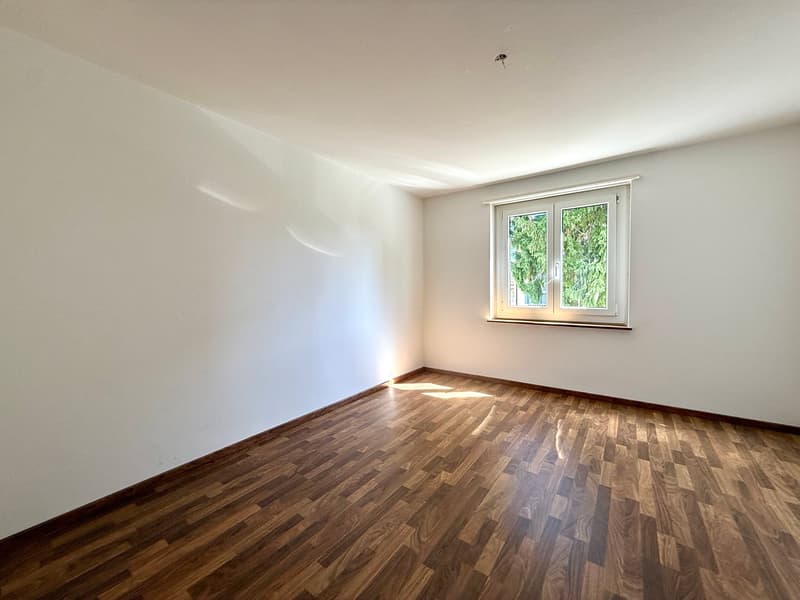 Preisgünstig & grosszügig - 2 Zwg mit Balkon (5)
