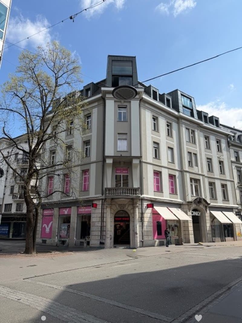 Stillvolle 3.5-Zimmer-Altbauwohnung im Herzen von Biel - direkt bei der Einkaufsmeile (1)