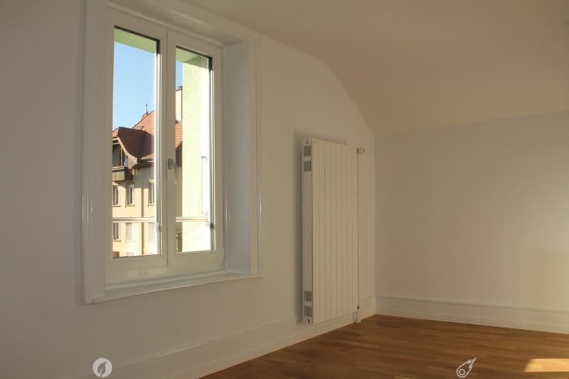 ALPENPANORAMA inklusive - top renovierte 2.5-Zimmerwohnung mit Galerie (4)