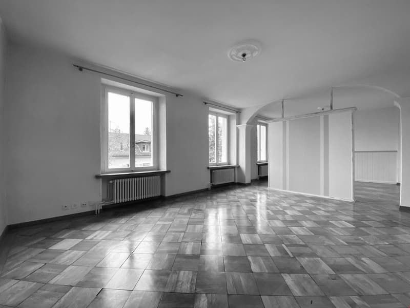 Appartement 2.5 pièces spacieux dans un immeuble ancien, environ 85m2 avec grand balcon (9)
