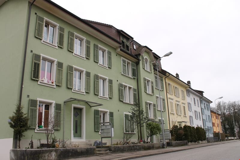 Appartement 2.5 pièces spacieux dans un immeuble ancien, environ 85m2 avec grand balcon (3)