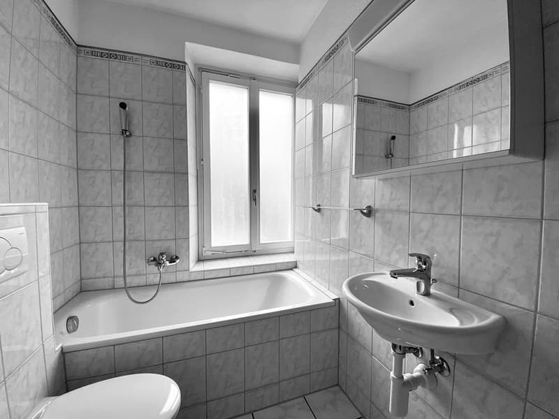 Appartement 2.5 pièces spacieux dans un immeuble ancien, environ 85m2 avec grand balcon (6)