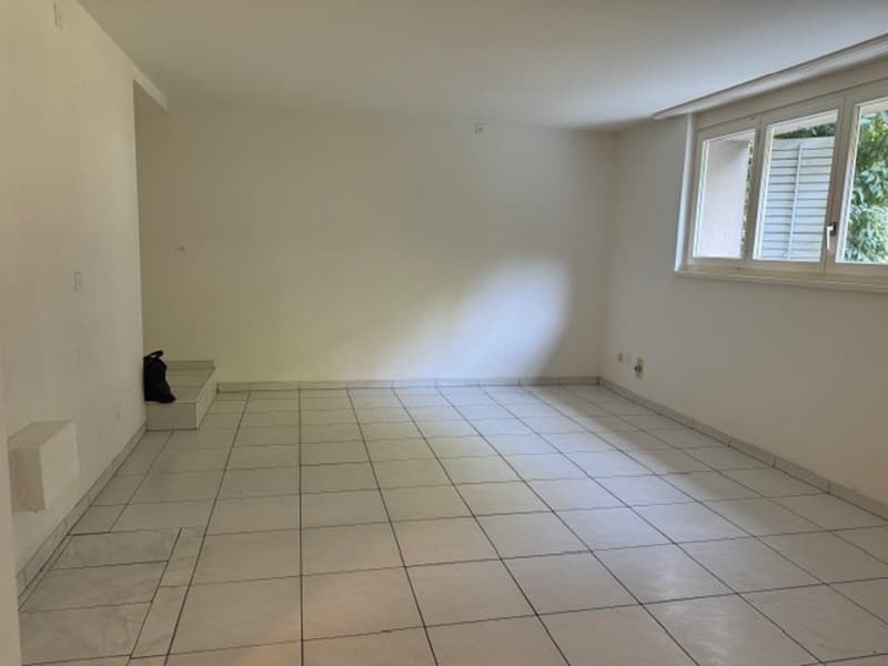 Espace hobby polyvalent de 2 pièces avec lumière du jour au cœur de Biel (2)