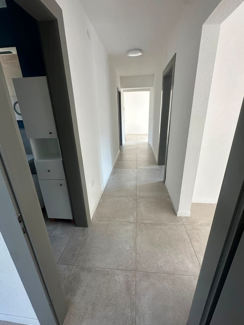 Bright 3.5-room apartment with large balcony in Moutier (2)