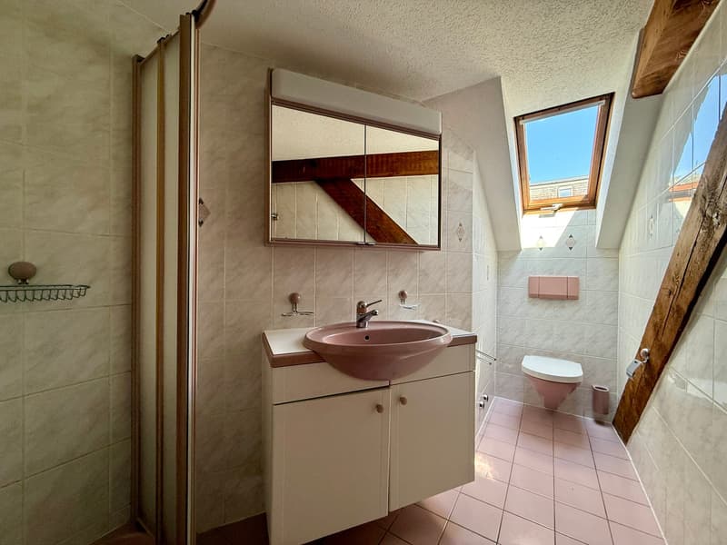 Charmant appartement 3 pièces dans un immeuble ancien avec balcon à Biel – disponible immédiatement (7)