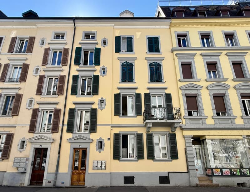 Charmant appartement 3 pièces dans un immeuble ancien avec balcon à Biel – disponible immédiatement (1)