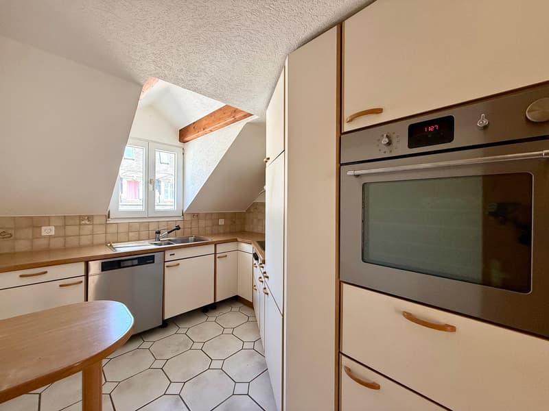 Charmant appartement 3 pièces dans un immeuble ancien avec balcon à Biel – disponible immédiatement (6)