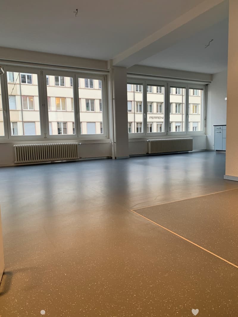 Grosse renovierte 2-Zwg im Zentrum an der Bahnhofstrasse in Biel (3)