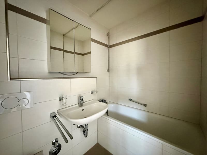 Charmante 2.5-Zimmer-Wohnung mit Balkon in Lyss – sofort verfügbar! (6)