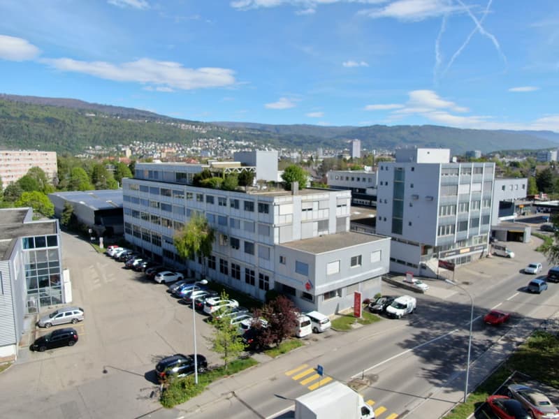 Optimale Büroräumlichkeiten an idealer Lage in Nidau (2)