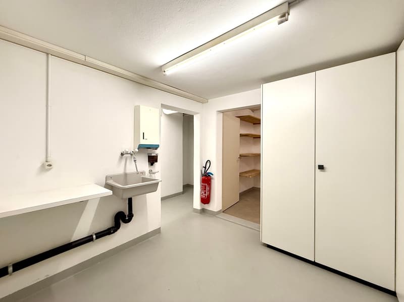 Stilvolle Gewerbefläche in Biel-Mett – ideal für Beauty, Praxis oder Büro (10)