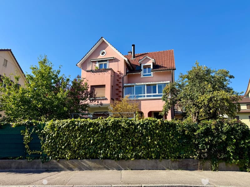 Grosszügige 2.5-Zimmer-Wohnung mit 100 m² und Wintergarten-Charakter (1)