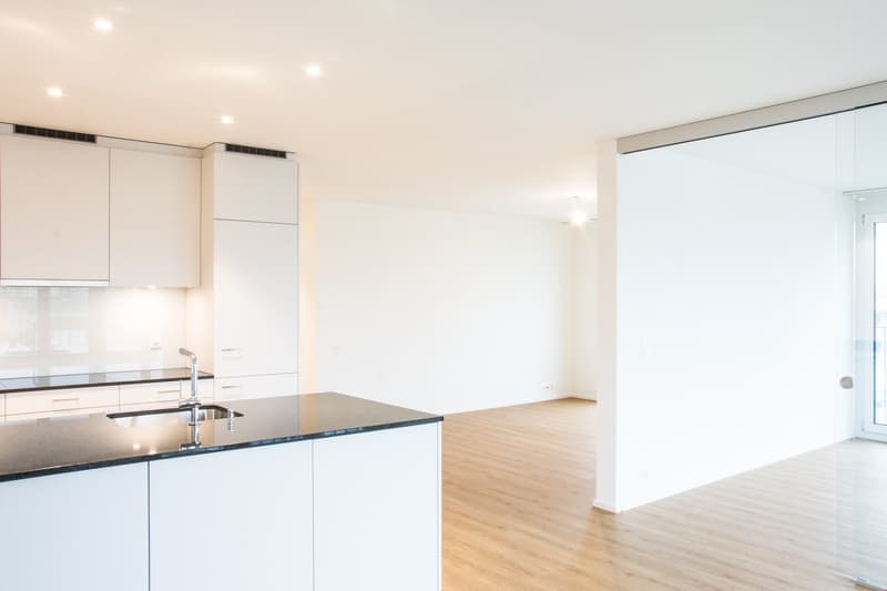 Küche und Wohnzimmer (Foto einer baugleichen Wohnung)