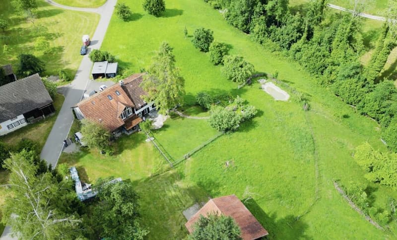 Grosses freistehendes 7.5-Zimmer-Bauernhaus für Pferdeliebhaber oder Kleintierhalter! Pferdeboxen, Remise, Wald und Wiesen .... (47)