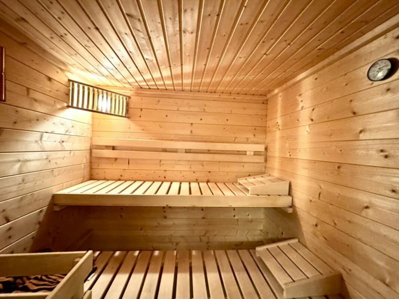 Grosses freistehendes 7.5-Zimmer-Bauernhaus für Pferdeliebhaber oder Kleintierhalter! Pferdeboxen, Remise, Wald und Wiesen .... (18)