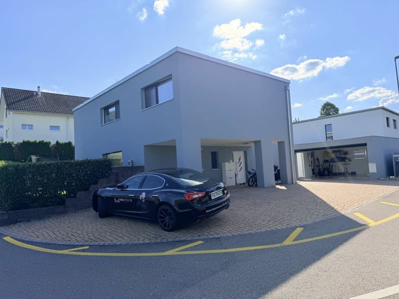 Vorplatz/ Hauseingang