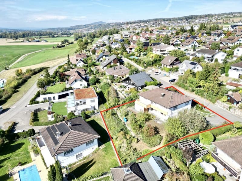 Grosszügiges Einfamilienhaus mit separater Einliegerwohnug und Weitsicht (1)